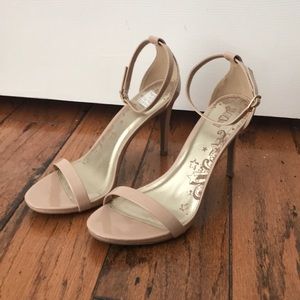 Nude paten leather heel pumps
